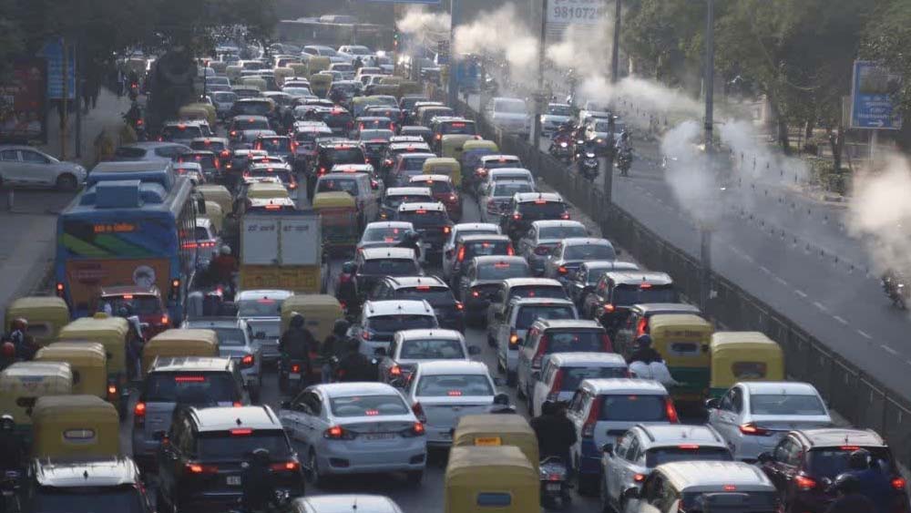 दिल्ली-NCR में प्रदूषण पर लगाम की तैयारी, हरियाणा में 17.5 लाख वाहनों पर प्रतिबंध दिल्ली-NCR में प्रदूषण पर लगाम की तैयारी, हरियाणा में 17.5 लाख वाहनों पर प्रतिबंध