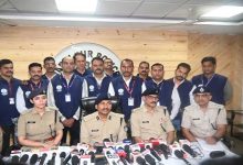 जबलपुर पुलिस ने 4 करोड़ 35 लाख 55 हजार रुपये कीमत का 871 किलो 95 ग्राम गांजा, 412 नग पेंट के डिब्बे एवं तस्करी में प्रयुक्त कंटेनर किया जब्त
