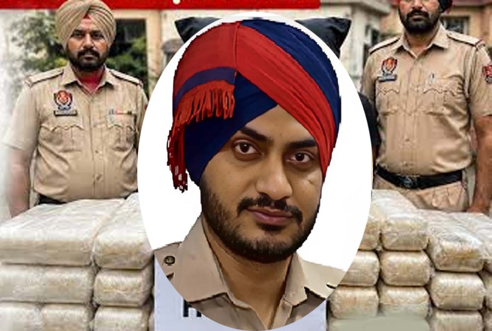 पंजाब में नशा तस्करी का मामला, तरनतारन बॉर्डर से नशीले पदार्थों के साथ पुलिसकर्मी गिरफ्तार पंजाब में नशा तस्करी का मामला, तरनतारन बॉर्डर से नशीले पदार्थों के साथ पुलिसकर्मी गिरफ्तार