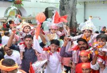 अमृतसर में अनोखी धार्मिक परंपरा, मन्नत पूरी होने पर बच्चे बने लंगूर, दर्शन के लिए पहुंचे श्रद्धालु