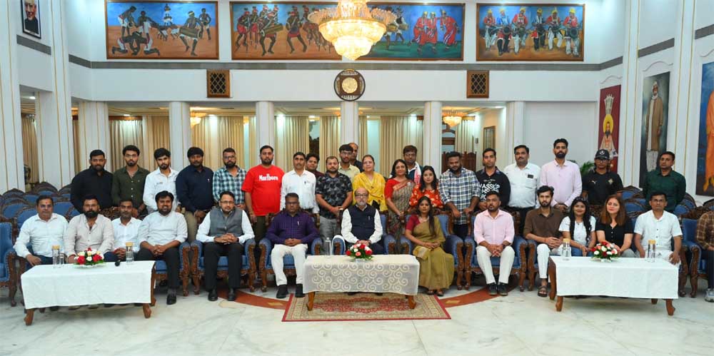 बस्तर की बदली तस्वीर को देश दुनिया तक पहुंचाएं सोशल मीडिया इन्फ्लुएंसर - राज्यपाल डेका