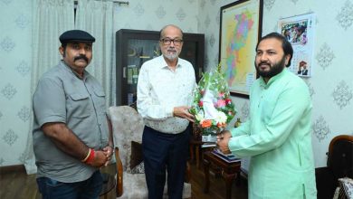 राज्यपाल रमेन डेका से महाराजा कमल चंद्र भंज देव ने की भेंट