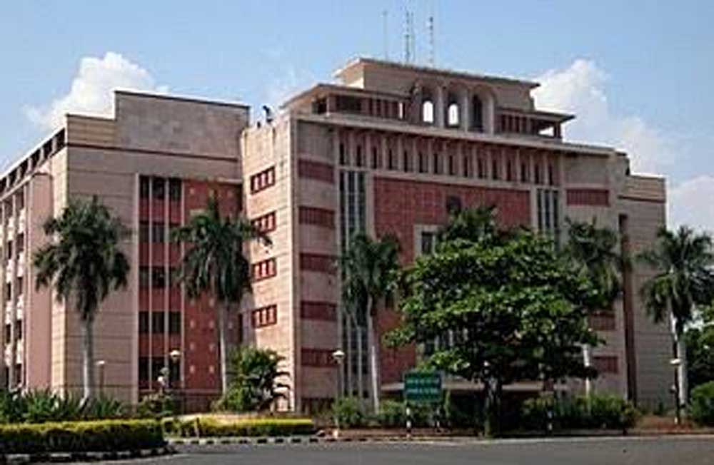 राजस्व कार्यों में अनियमितता और भ्रष्टाचार के मामलों में होगी कड़ी कार्रवाई राजस्व कार्यों में अनियमितता और भ्रष्टाचार के मामलों में होगी कड़ी कार्रवाई