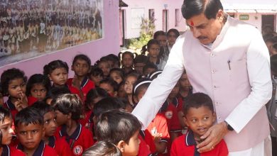 काफिला रुकवाकर स्कूल पहुंचे CM यादव, बच्चों से किया संवाद