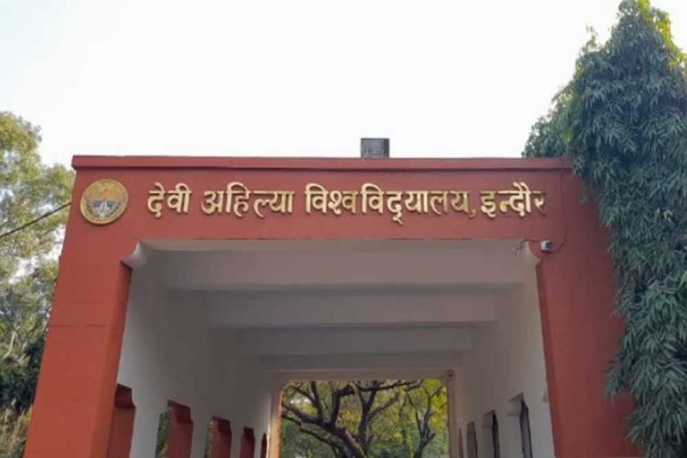 इंदौर DAVV में गर्भ संस्कार की ट्रेनिंग, योग से लेकर भ्रूण विकास तक की मिलेगी शिक्षा