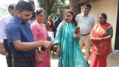 स्वरोजगार से आत्मनिर्भरता की राह पर ग्रामीण महिलाएं कलेक्टर ने पूजा महिला स्व-सहायता समूह की आजीविका गतिविधियों का लिया जायजा