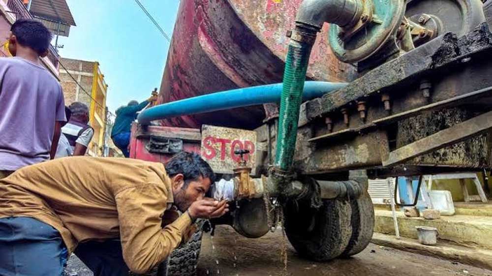 इंदौर में जल संकट पर सख्ती: GPS से होगी टैंकरों की निगरानी, पीने के पानी से गाड़ी धोने पर जुर्माना