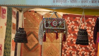 योगी सरकार की पहल पर स्थानीय उत्पादों को मिला बड़ा मंच, पारंपरिक कारीगरी ने मोहा ग्राहकों का मन