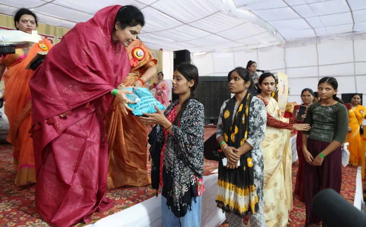 मासिक धर्म स्वच्छता को लेकर संकोच दूर करना और व्यापक जागरूकता लाना बेहद आवश्यक: राज्यमंत्री गौर मासिक धर्म स्वच्छता को लेकर संकोच दूर करना और व्यापक जागरूकता लाना बेहद आवश्यक: राज्यमंत्री गौर