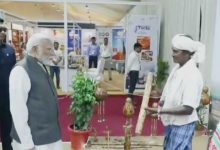 प्रधानमंत्री ने बस्तर के कलाकारों से की आत्मीय बातचीत