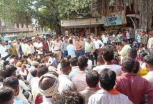 युवती की मौत से मांडू में तनाव, मुख्य चौराहे पर शव रखकर प्रदर्शन; तीन पर केस दर्ज