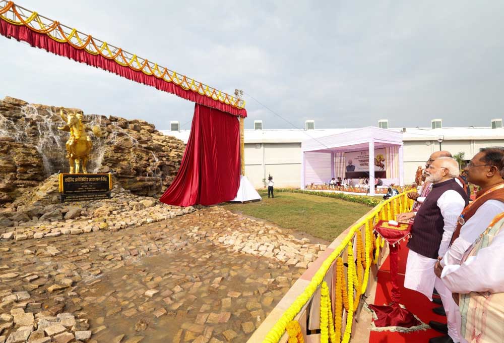 आधुनिक तकनीक से जीवंत हुईं जनजातीय अमर बलिदानियों की शौर्यगाथाएं मुख्यमंत्री विष्णु देव साय के नेतृत्व में साकार हुआ जनजातीय स्वाभिमान का भव्य स्मारक