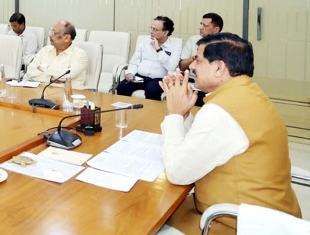 निकम के जीवन पर केन्द्रित फीचर फिल्म प्रहार के प्रमोशन से संबंधित निकम के जीवन पर केन्द्रित फीचर फिल्म प्रहार के प्रमोशन से संबंधित