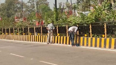 धर्मपथ, रामपथ और महोबरा मार्ग के डिवाइडरों व रेलिंग की हो रही डेंटिंग-पेंटिंग