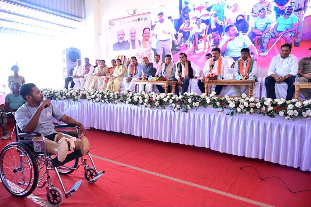 आईईडी विस्फोटों के शिकार हर नागरिक को पैरों पर खड़ा करना ही नक्सलवाद की अंतिम निशानी को मिटाना - उप मुख्यमंत्री विजय शर्मा