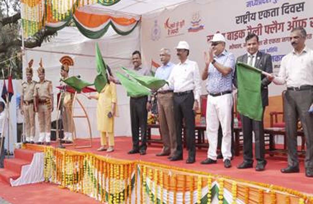 डीजीपी कैलाश मकवाणा ने लाल परेड ग्राउंड से हरी झंडी दिखाकर रैली को किया रवाना