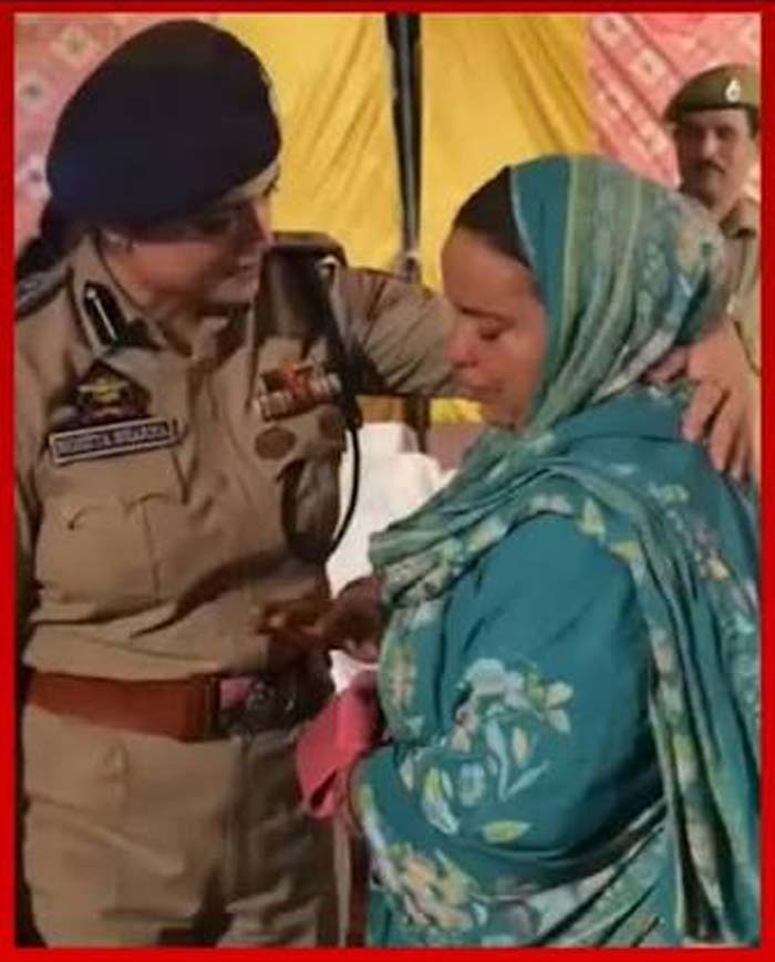 यूपी पुलिस की ‘वर्दी’ में दिखी शहादत की कहानी, अपनों को खोने का दर्द और देशसेवा का जज्बा यूपी पुलिस की ‘वर्दी’ में दिखी शहादत की कहानी, अपनों को खोने का दर्द और देशसेवा का जज्बा