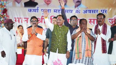 सारसमाल में कर्मा पूजा महोत्सव में शामिल हुए मुख्यमंत्री, मांदर की थाप पर समाजजनों के साथ किया पारंपरिक कर्मा नृत्य
