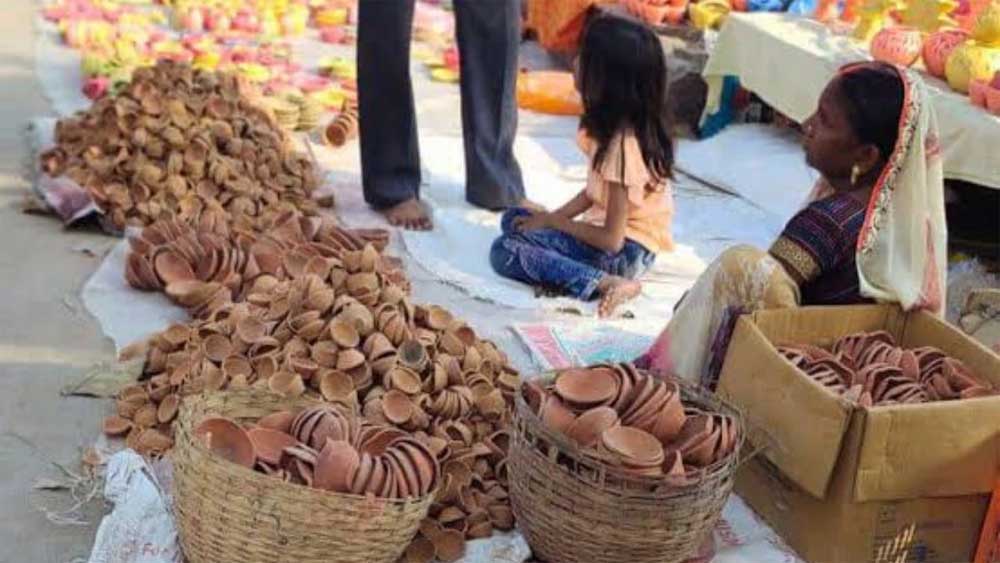 दिवाली पर राजबाड़ा में सजेगा बाजार, इंदौर के छोटे व्यापारियों को मिली बड़ी राहत दिवाली पर राजबाड़ा में सजेगा बाजार, इंदौर के छोटे व्यापारियों को मिली बड़ी राहत