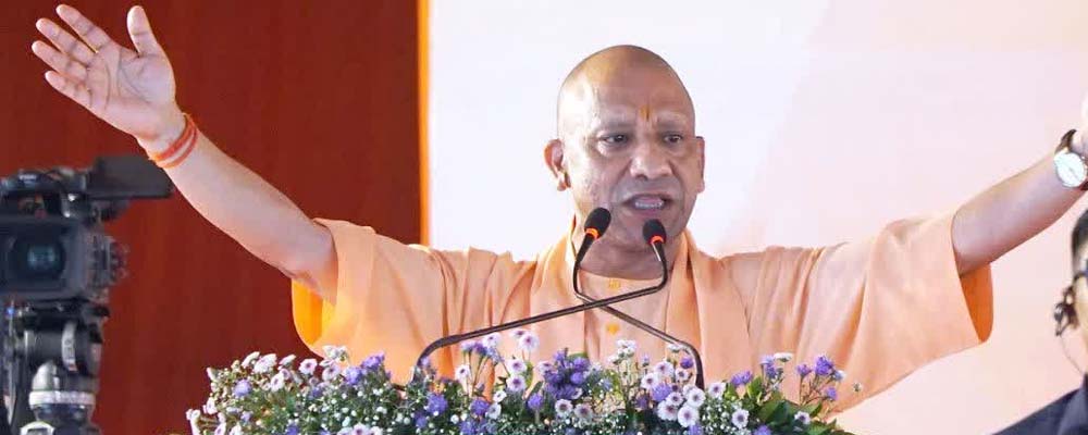 मुख्यमंत्री ने वाराणसी खंड क्षेत्र शिक्षक-स्नातक सम्मेलन को किया संबोधित
