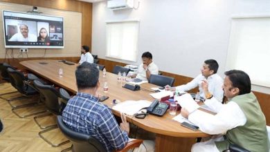 ग्रामीण क्षेत्रों में सेवाभाव और समर्पण के साथ स्वास्थ्य सेवाएँ दें बांड डॉक्टर्स : उप मुख्यमंत्री शुक्ल