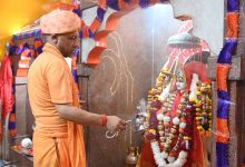 गोरखनाथ मंदिर के शक्तिपीठ में गोरक्षपीठाधीश्वर एवं मुख्यमंत्री योगी आदित्यनाथ ने की कलश स्थापना