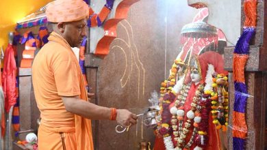 गोरखनाथ मंदिर के शक्तिपीठ में गोरक्षपीठाधीश्वर एवं मुख्यमंत्री योगी आदित्यनाथ ने की कलश स्थापना