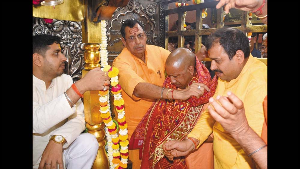 विंध्याचल में गंगा नदी किनारे निर्माणाधीन घाटों का किया निरीक्षण